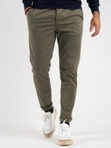 BERNA Pantalone chinos slim AI 233151 Verde Militare (4)