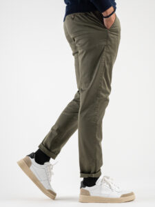 BERNA Pantalone chinos slim AI 233151 Verde Militare (6)