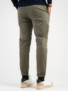 BERNA Pantalone chinos slim AI 233151 Verde Militare (8)