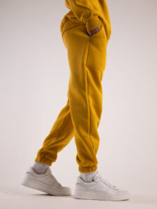 BERNA Pantalone tuta felpato con logo e polsini 233138 Senape2