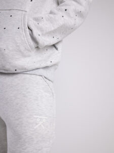 BERNA Pantalone tuta felpato con logo,polsini e schizzi di vernice 233126 Grigio Chiaro4