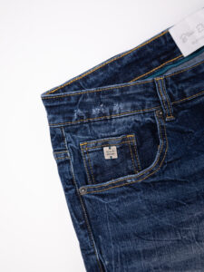 BL11 Jeans regular slavato con rotture BL90530 Azzurro2
