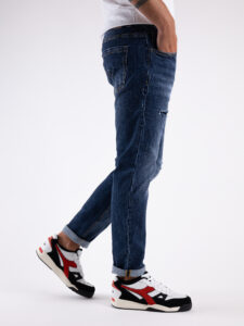 BL11 Jeans regular slavato con rotture BL90530 Azzurro9