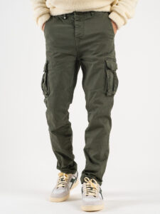 BL11 Pantalone cargo regular con tasconi laterali MERTENS Verde (2)
