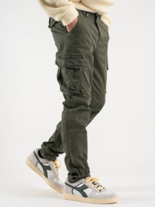 BL11 Pantalone cargo regular con tasconi laterali MERTENS Verde (3)