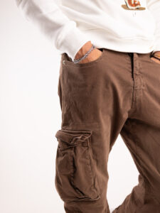 BL11 Pantalone cargo slim con tasconi laterali GAVIA Cacao2
