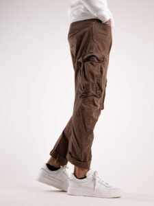 BL11 Pantalone cargo slim con tasconi laterali GAVIA Cacao3