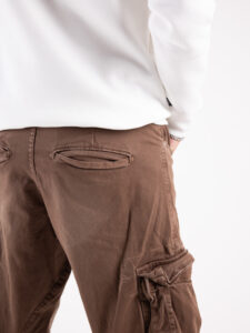 BL11 Pantalone cargo slim con tasconi laterali GAVIA Cacao4