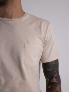 BL11 T-shirt con taschino e stampa flipper sul retro GUACETO Avorio4