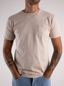 BL11 T-shirt con taschino e stampa polpo sul retro UGENTO Avorio2