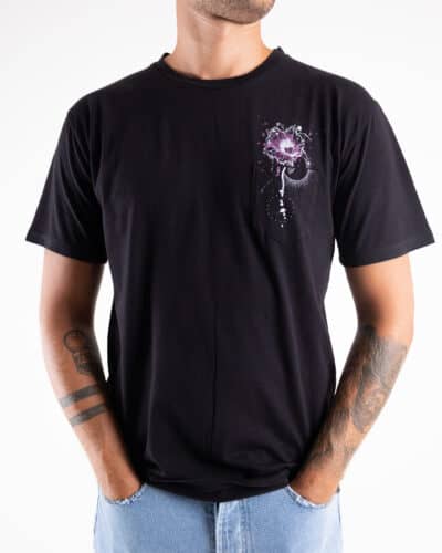 BL11 T shirt con tascino stampa fiore con schizzi Nera1 Nuovi Arrivi