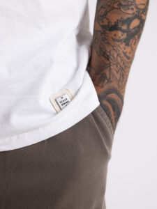 BL11 T-shirt in cotone con stampa frontale LEONE Panna4