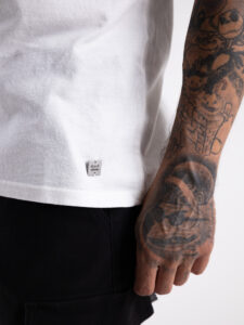 BL11 T-shirt in cotone con taschino stampa CARLINO Panna1