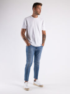 V2 Jeans azzurro slim con piccole graffiature,tasca posteriore in panno con stampa SCOZZESE Denim7
