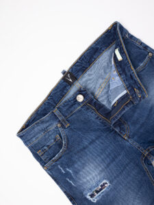 V2 Jeans blu slim con rotture,tasca posteriore con stampa FIORATA Blu Denim2