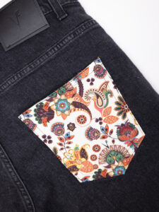 V2 Jeans nero slim,tasca posteriore con stampa FLOREALE Nero1