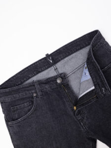V2 Jeans nero slim,tasca posteriore con stampa FLOREALE Nero2