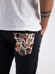 V2 Jeans nero slim,tasca posteriore con stampa FLOREALE Nero4