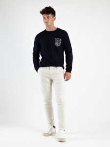 V2 Maglione basico in viscosa con taschino blu floreale MAVI Blu4