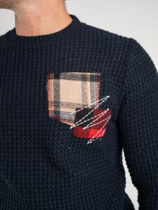 V2 Maglione misto lana con taschino PATCHWORK 23 Blu (2)