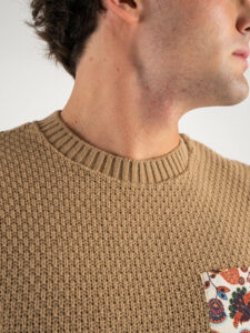 V2 Maglione misto lana con taschino bianco floreale MAO Cammello (2)