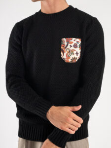V2 Maglione misto lana con taschino bianco floreale MAO Nero (3)