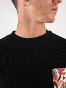 V2 Maglione misto lana con taschino bianco floreale MAO Nero (5)