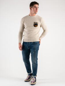 V2 Maglione misto lana con taschino fantasia azteca MAO Burro (2)