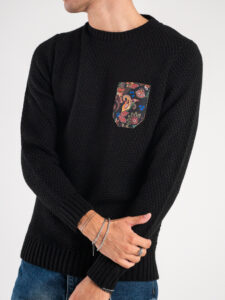 V2 Maglione misto lana con taschino nero floreale MAO Nero (3)