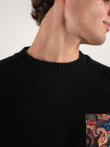 V2 Maglione misto lana con taschino nero floreale MAO Nero (5)