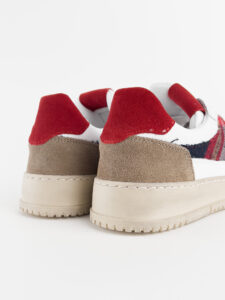 V2 Sneakers in pelle bianca con V a contrasto, inserti scozzesi, tallone linguetta e punta in camoscio SUCOL Rosso6