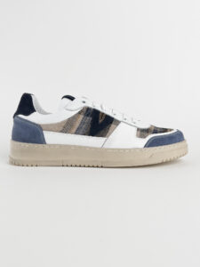 V2 Sneakers in pelle bianca con V a contrasto, inserti scozzesi,tallone linguetta e punta in camoscio SUCOL Blu1