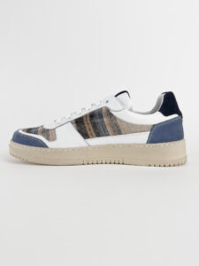 V2 Sneakers in pelle bianca con V a contrasto, inserti scozzesi,tallone linguetta e punta in camoscio SUCOL Blu2