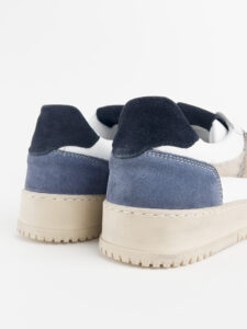 V2 Sneakers in pelle bianca con V a contrasto, inserti scozzesi,tallone linguetta e punta in camoscio SUCOL Blu6