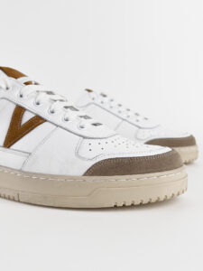 V2 Sneakers in pelle bianca con V a contrasto,tallone linguetta e punta in camoscio SUCOL Marrone:Beige4