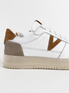 V2 Sneakers in pelle bianca con V a contrasto,tallone linguetta e punta in camoscio SUCOL Marrone:Beige5