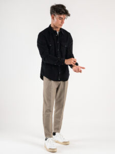 BERNA Camicia in velluto a costine con tasche frontali 233066 Nera (8)