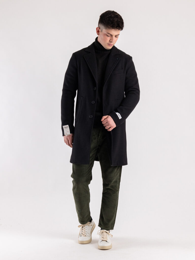 BERNA Cappotto lungo con bottoni 233079 Nero6 Outfit