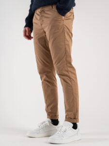 BERNA Pantalone chinos slim AI 233151 Cammello (2)