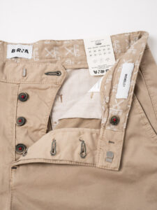 BERNA Pantalone chinos slim AI 233151 Coloniale (1)