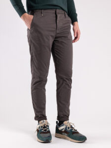 BERNA Pantalone chinos slim AI 233151 Marrone (4)