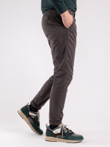 BERNA Pantalone chinos slim AI 233151 Marrone (5)