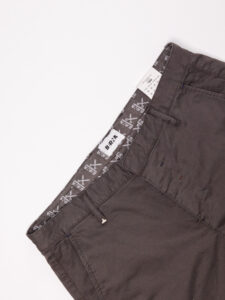 BERNA Pantalone chinos slim AI 233151 Marrone (7)