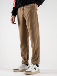 BERNA Pantalone morbido in velluto con pinces e gamba larga 223188 Cammello (2)