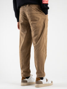 BERNA Pantalone morbido in velluto con pinces e gamba larga 223188 Cammello (5)