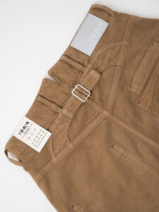 BERNA Pantalone morbido in velluto con pinces e gamba larga 223188 Cammello (6)