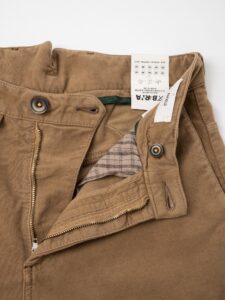 BERNA Pantalone morbido in velluto con pinces e gamba larga 223188 Cammello (7)