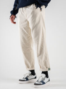 BERNA Pantalone morbido in velluto con pinces e gamba larga 223188 Panna (3)