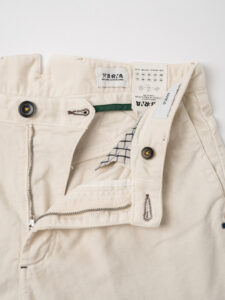 BERNA Pantalone morbido in velluto con pinces e gamba larga 223188 Panna (6)