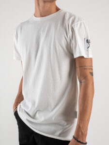 BERNA T-shirt basica con patch logo sulla manica 233133 Panna (3)